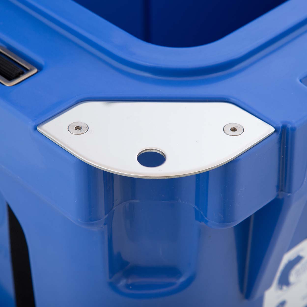 30 Quart Companion Series Roto-Molded Cooler